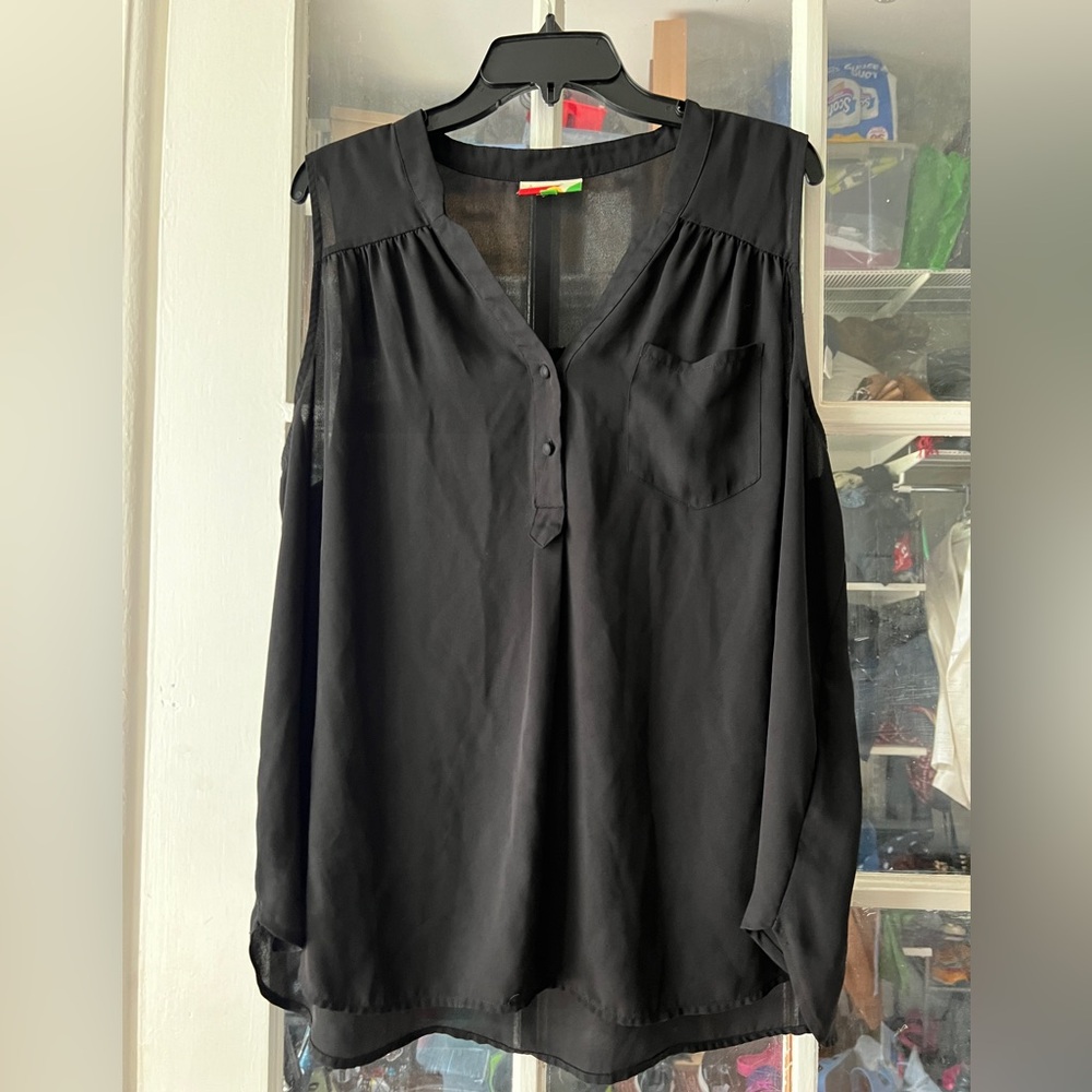 ModCloth Sleeveless silky shirt. black. Plus. 1X